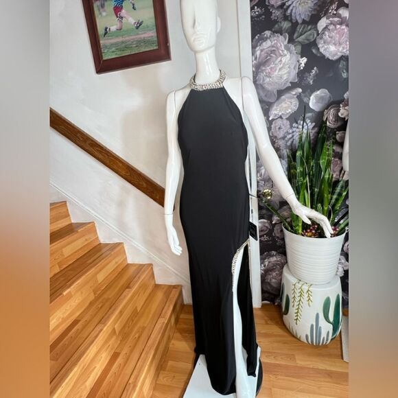 MAC DUGGAL HIGH SLIT HALTER GOWN W/ RHINESTONE ACCENTS/ size 6 - Picture 7 of 10